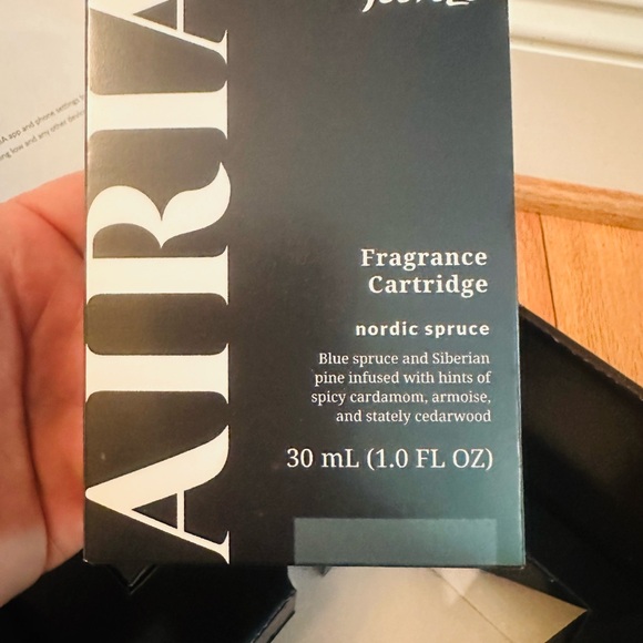 NEW-AIRIA by Febreze, Smart Scent Diffuser Starter Kit–WiFi & App Controlled - Picture 4 of 10